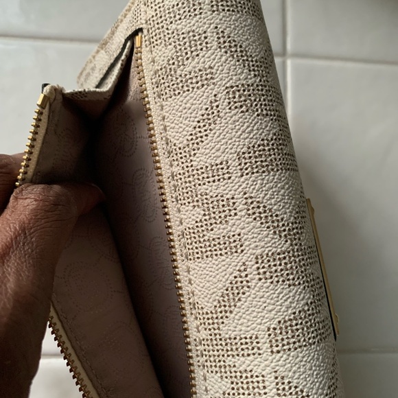 Michael Kors hobo and wallet set ( It’s a 2 fer- bundle) EUC. No call outs - Picture 9 of 16